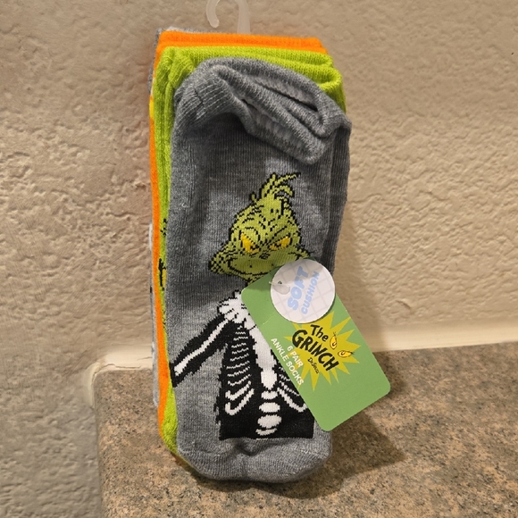 The Grinch Accessories - The Grinch Women's Gray Orange Green Soft Cushion Socks 6 Pairs Nwt